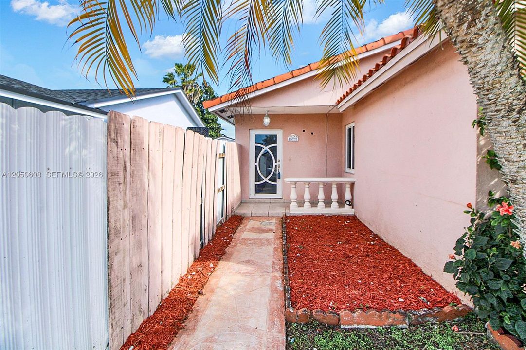 For Sale: $500,000 (2 beds, 2 baths, 1156 Square Feet)