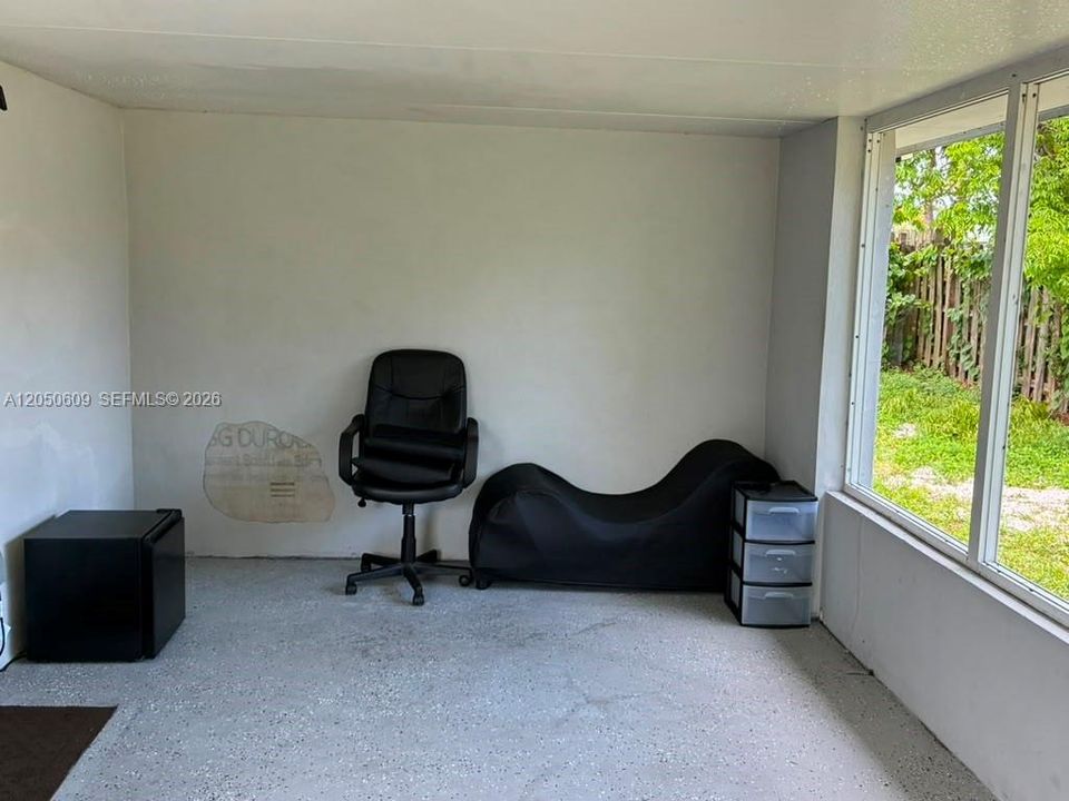 For Rent: $1,700 (1 beds, 1 baths, 1330 Square Feet)