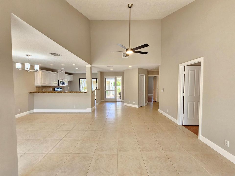 Living Room (4)