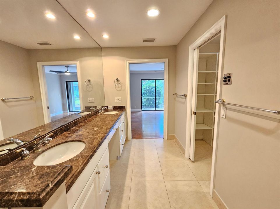 Bathroom 1 (2)