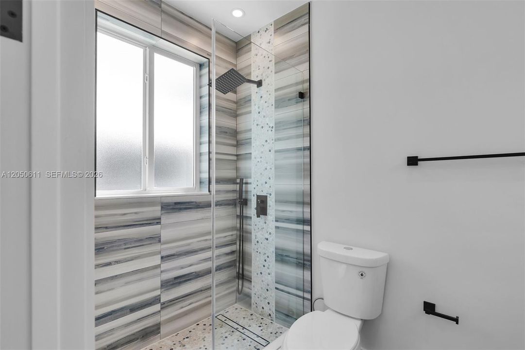 En Venta: $799,000 (3 camas, 2 baños, 1552 Pies cuadrados)