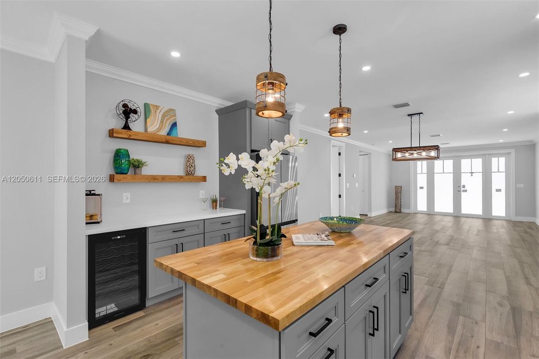 En Venta: $799,000 (3 camas, 2 baños, 1552 Pies cuadrados)