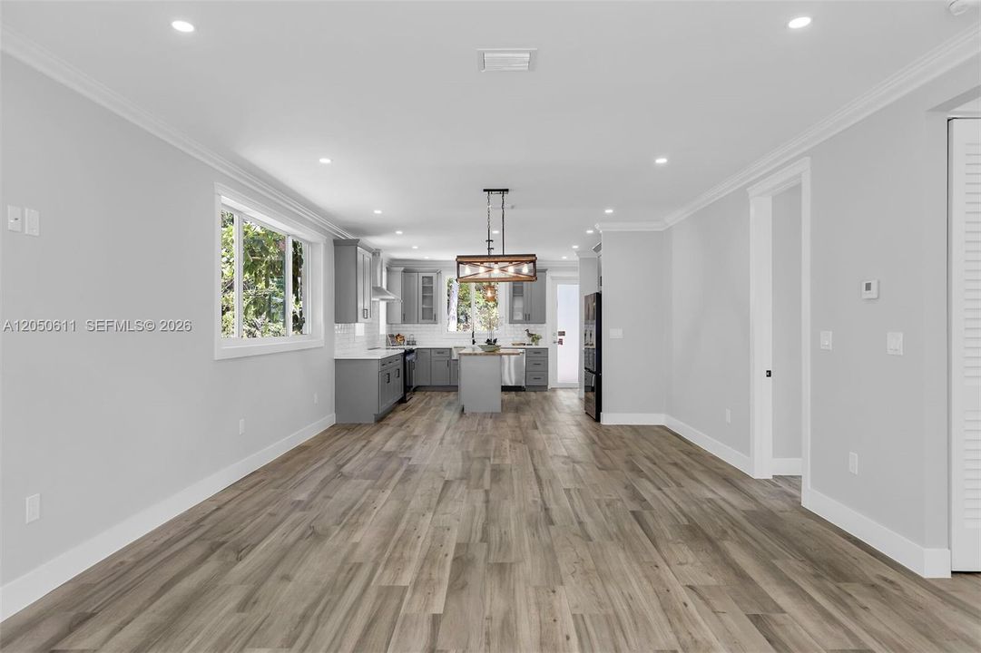 En Venta: $799,000 (3 camas, 2 baños, 1552 Pies cuadrados)