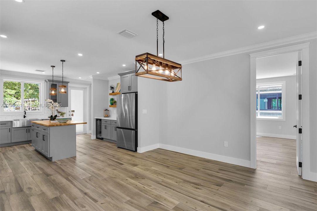 En Venta: $799,000 (3 camas, 2 baños, 1552 Pies cuadrados)