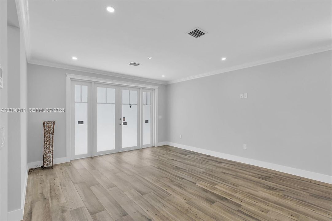 En Venta: $799,000 (3 camas, 2 baños, 1552 Pies cuadrados)