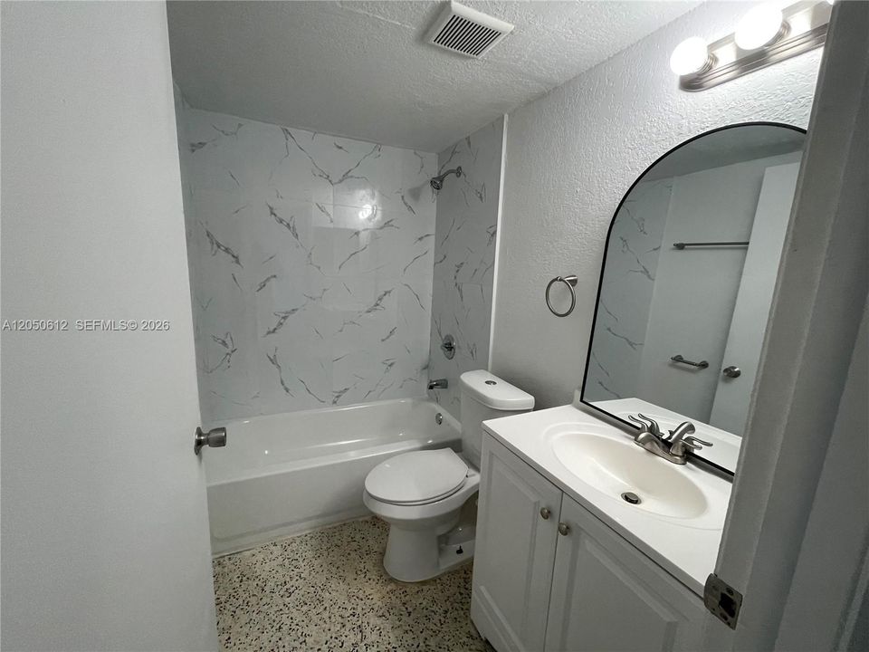 For Sale: $195,000 (2 beds, 1 baths, 769 Square Feet)