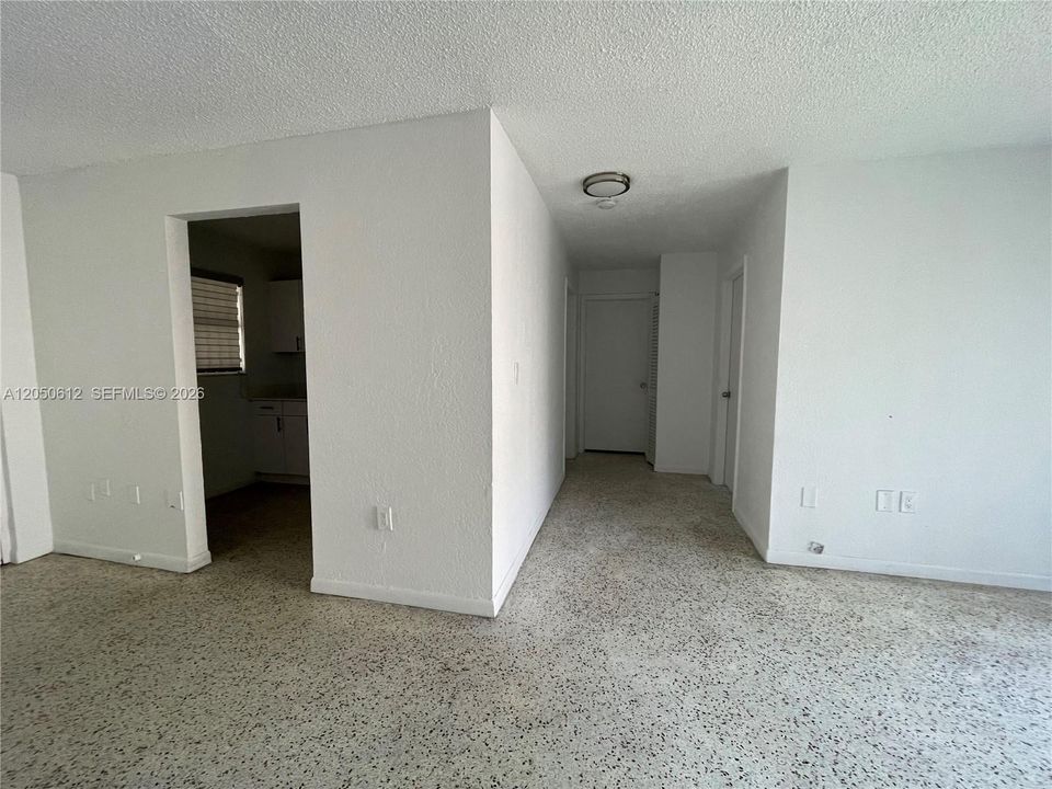For Sale: $195,000 (2 beds, 1 baths, 769 Square Feet)