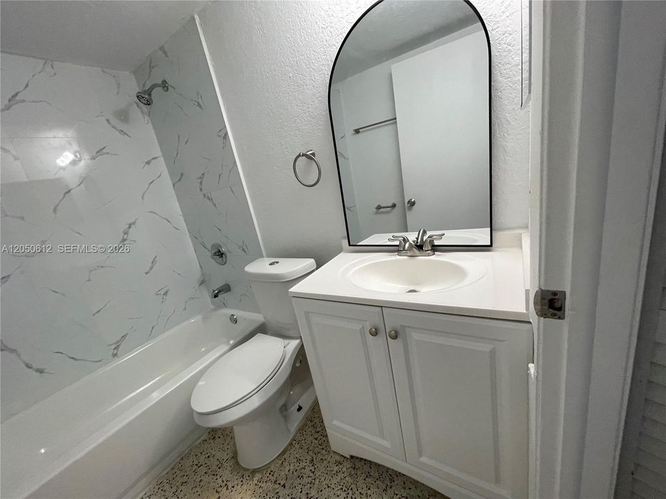 For Sale: $195,000 (2 beds, 1 baths, 769 Square Feet)