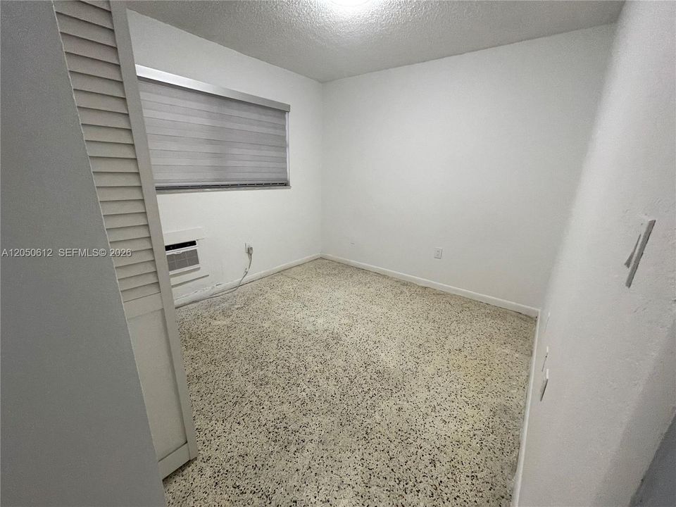 For Sale: $195,000 (2 beds, 1 baths, 769 Square Feet)