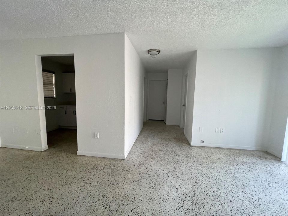 For Sale: $195,000 (2 beds, 1 baths, 769 Square Feet)