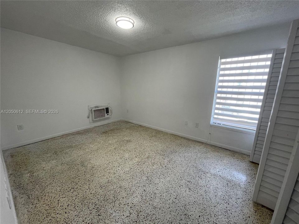 For Sale: $195,000 (2 beds, 1 baths, 769 Square Feet)
