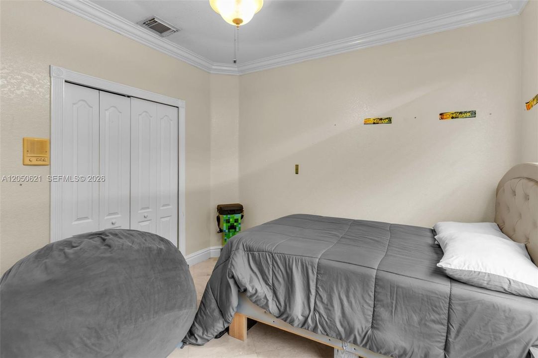 For Sale: $999,000 (4 beds, 3 baths, 2589 Square Feet)