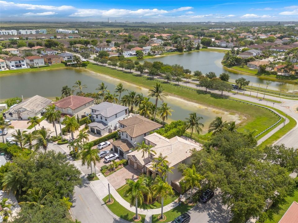 For Sale: $999,000 (4 beds, 3 baths, 2589 Square Feet)