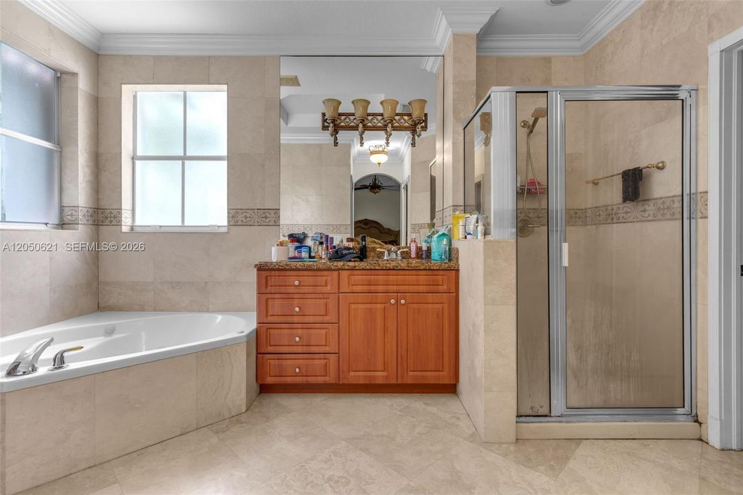 For Sale: $999,000 (4 beds, 3 baths, 2589 Square Feet)