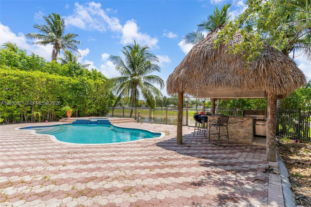 For Sale: $999,000 (4 beds, 3 baths, 2589 Square Feet)