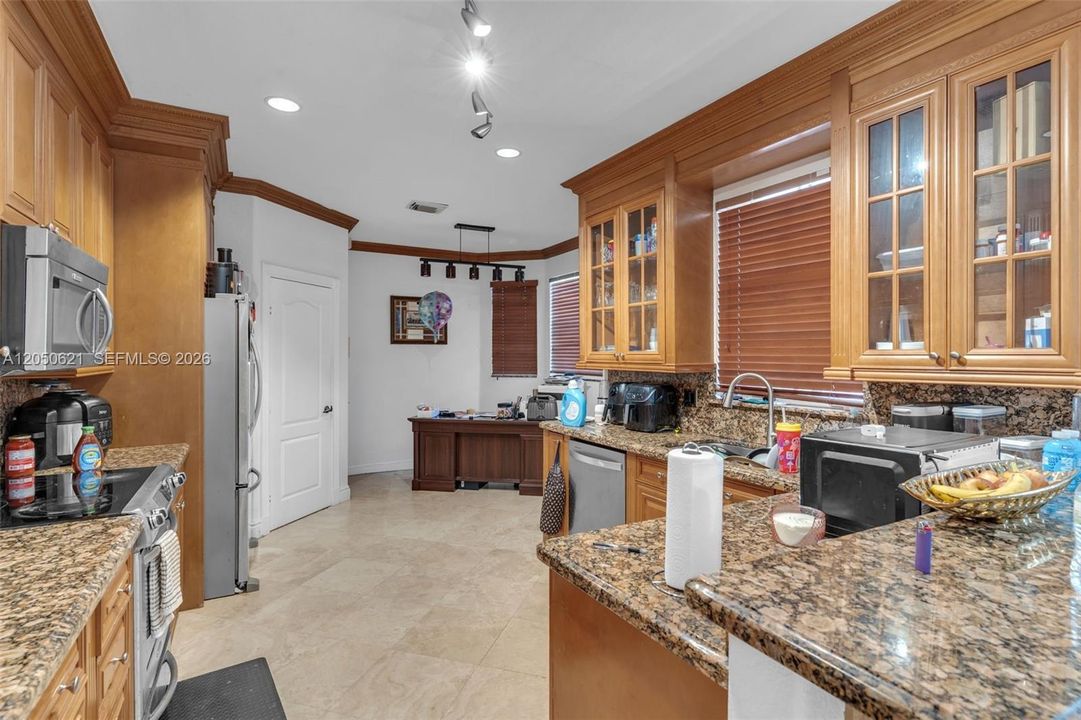 For Sale: $999,000 (4 beds, 3 baths, 2589 Square Feet)