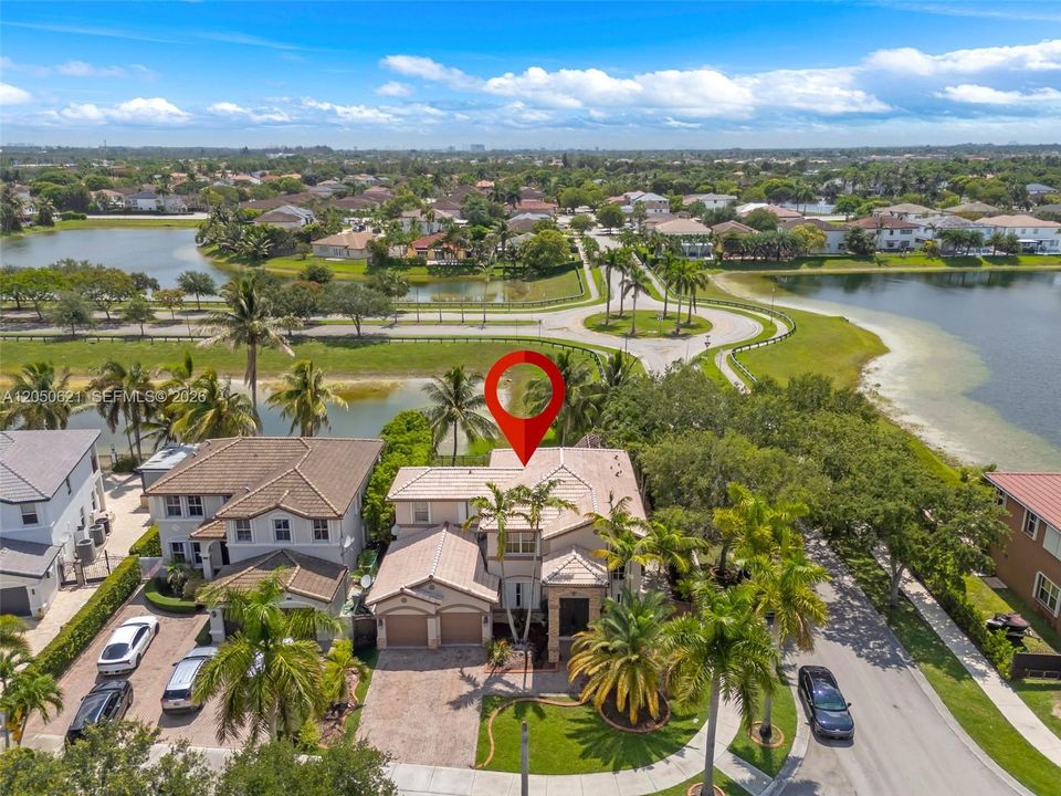 For Sale: $999,000 (4 beds, 3 baths, 2589 Square Feet)