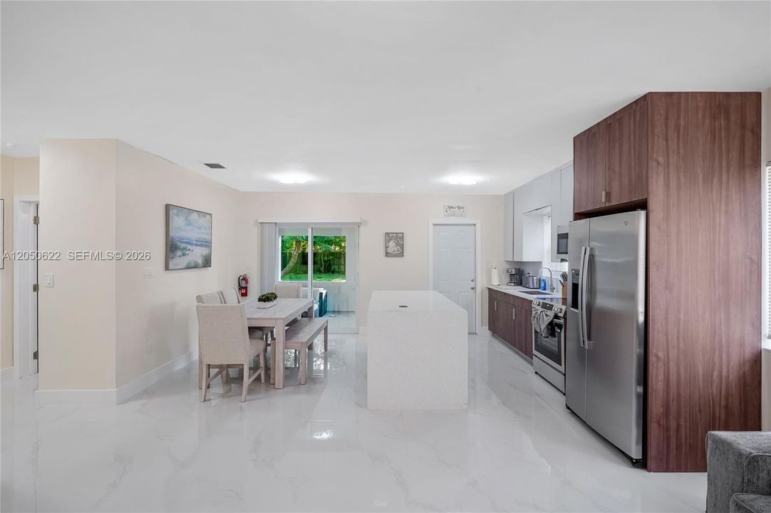 В аренду: $3,250 (2 спален, 2 ванн, 1015 Квадратных фут)