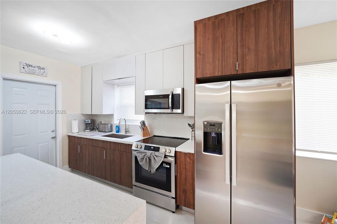 В аренду: $3,250 (2 спален, 2 ванн, 1015 Квадратных фут)