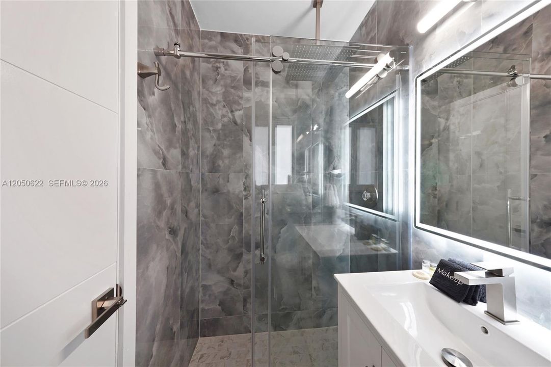 В аренду: $3,250 (2 спален, 2 ванн, 1015 Квадратных фут)