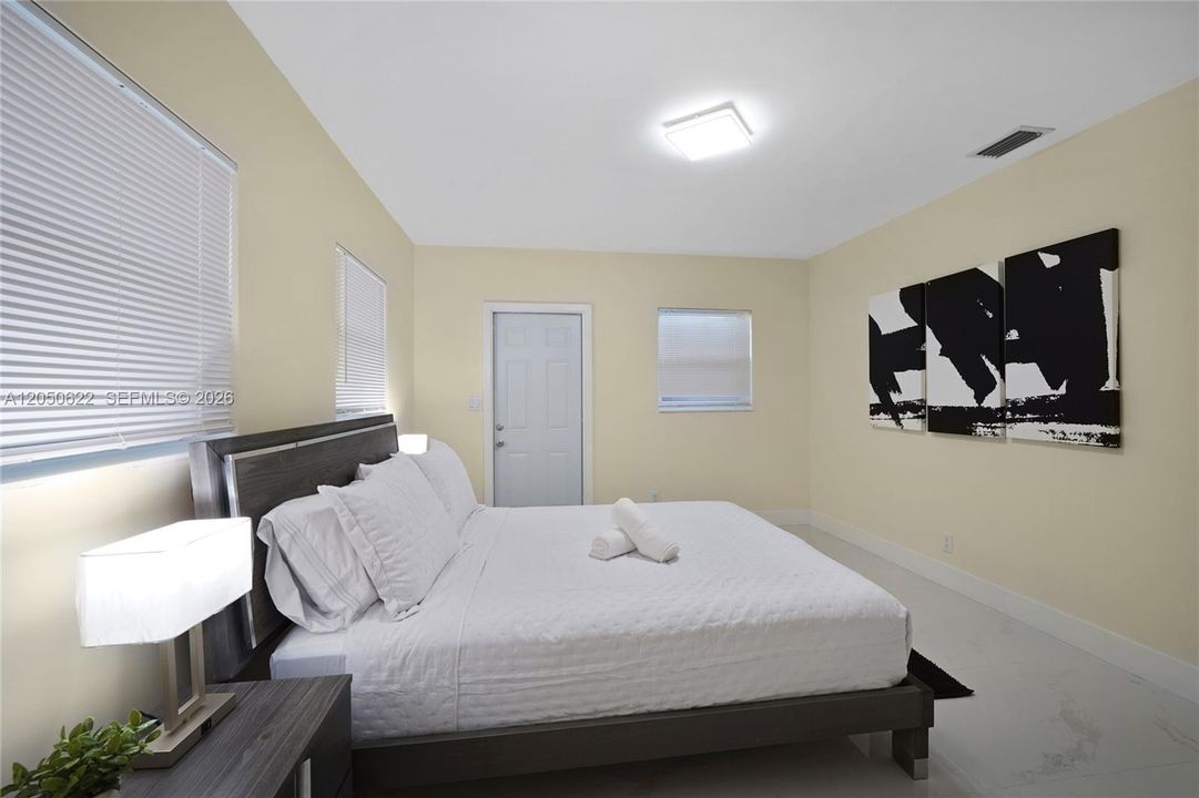 В аренду: $3,250 (2 спален, 2 ванн, 1015 Квадратных фут)
