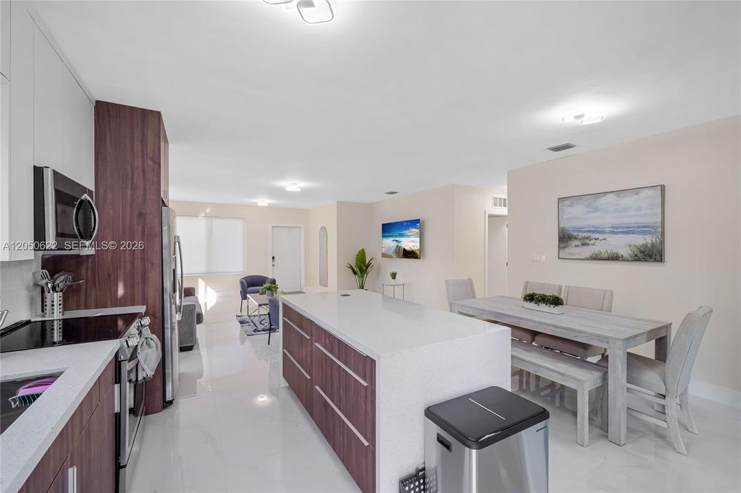В аренду: $3,250 (2 спален, 2 ванн, 1015 Квадратных фут)