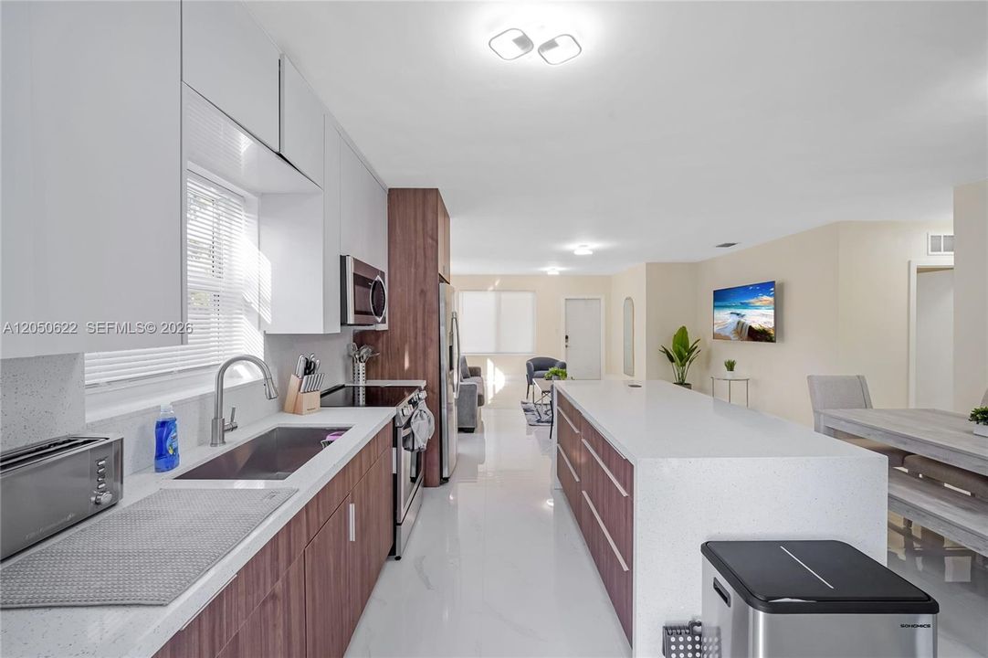 В аренду: $3,250 (2 спален, 2 ванн, 1015 Квадратных фут)