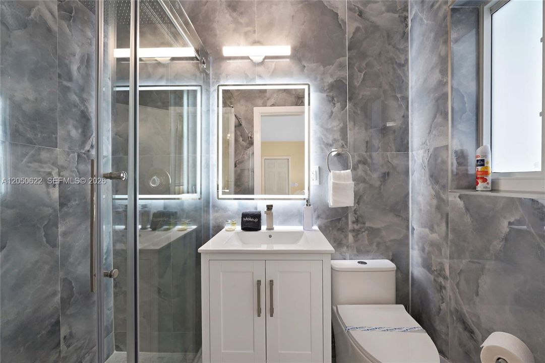 В аренду: $3,250 (2 спален, 2 ванн, 1015 Квадратных фут)