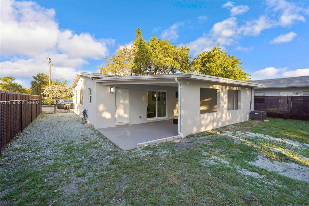 В аренду: $3,250 (2 спален, 2 ванн, 1015 Квадратных фут)