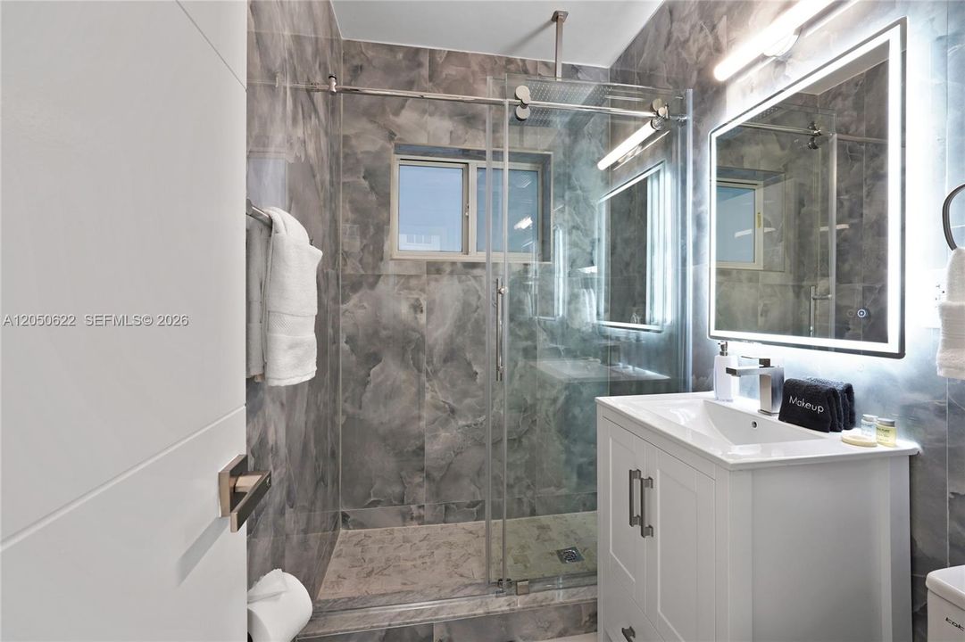В аренду: $3,250 (2 спален, 2 ванн, 1015 Квадратных фут)