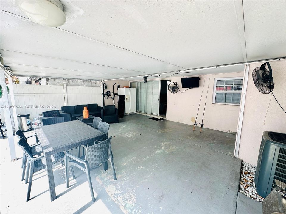 В аренду: $2,700 (2 спален, 1 ванн, 890 Квадратных фут)