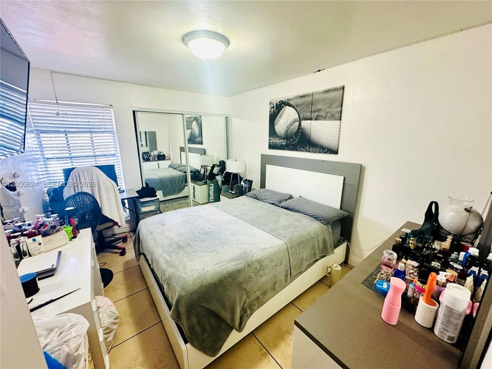 В аренду: $2,700 (2 спален, 1 ванн, 890 Квадратных фут)