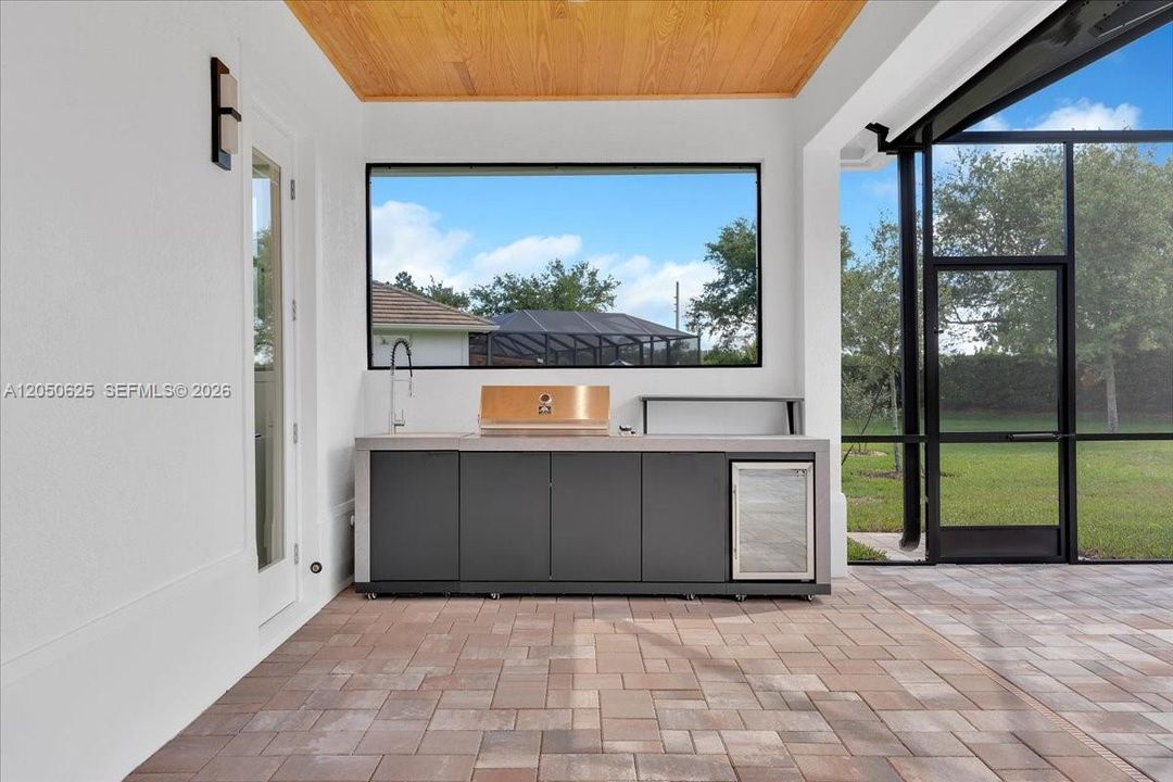 En Venta: $1,099,000 (3 camas, 3 baños, 3659 Pies cuadrados)