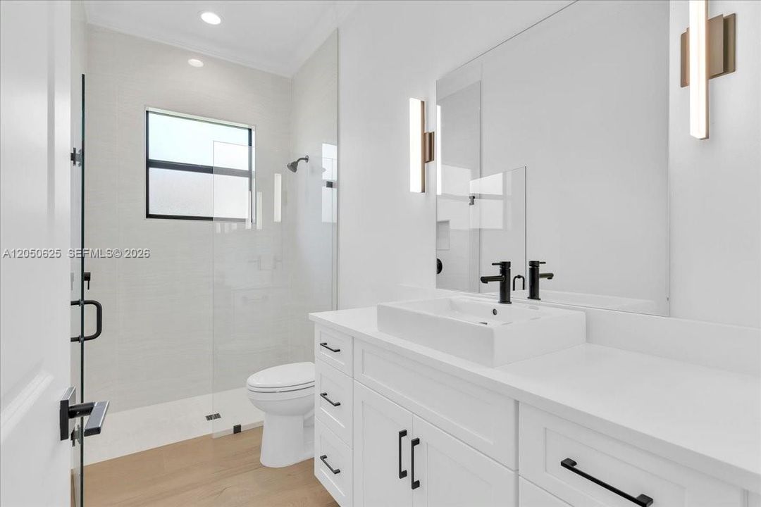En Venta: $1,099,000 (3 camas, 3 baños, 3659 Pies cuadrados)