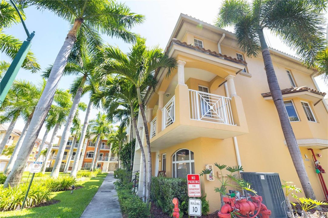 En Venta: $739,000 (3 camas, 2 baños, 1797 Pies cuadrados)