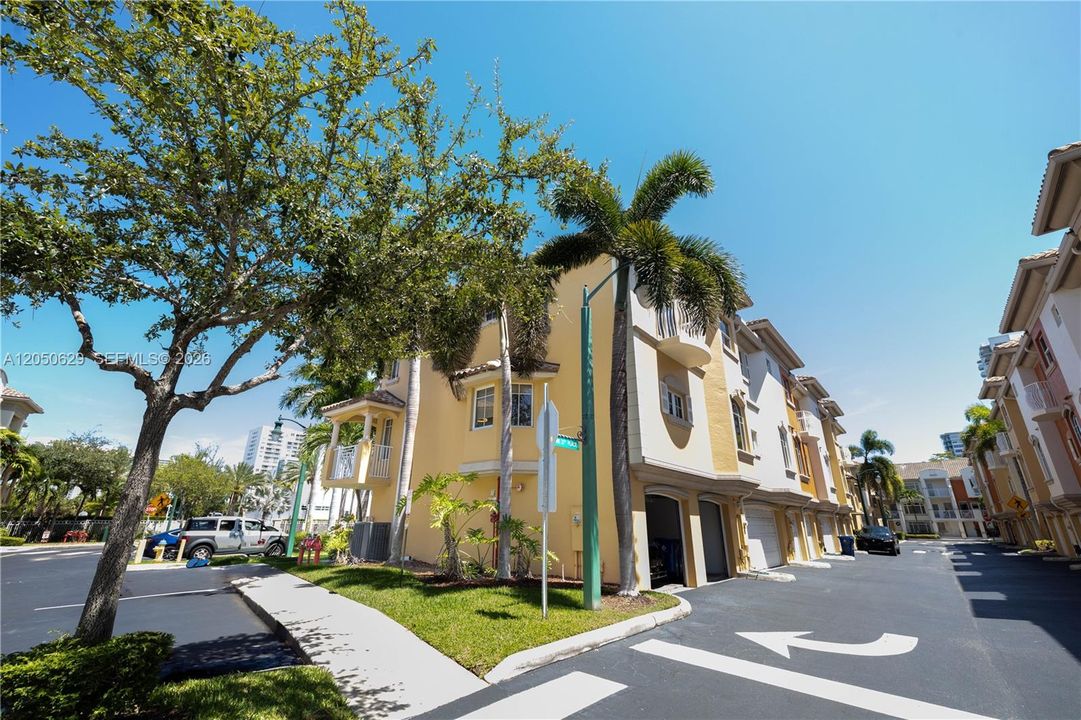 En Venta: $739,000 (3 camas, 2 baños, 1797 Pies cuadrados)