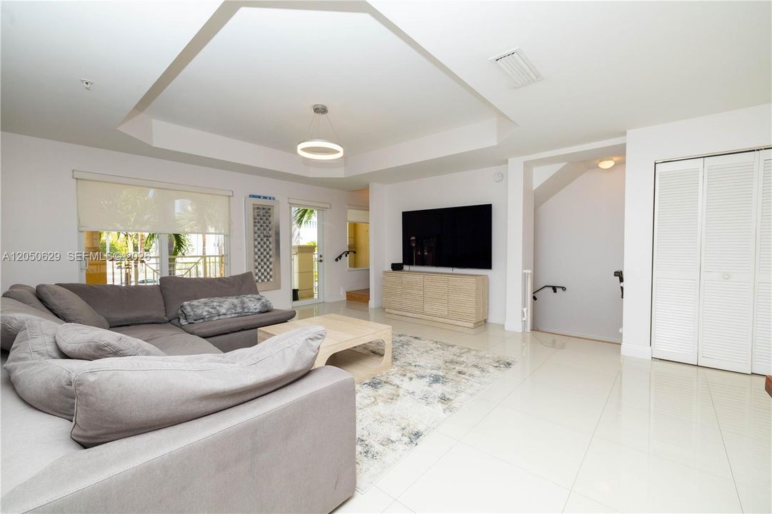 En Venta: $739,000 (3 camas, 2 baños, 1797 Pies cuadrados)