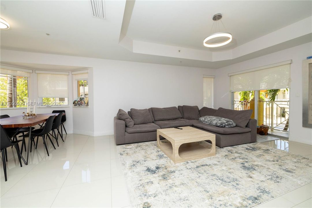 En Venta: $739,000 (3 camas, 2 baños, 1797 Pies cuadrados)