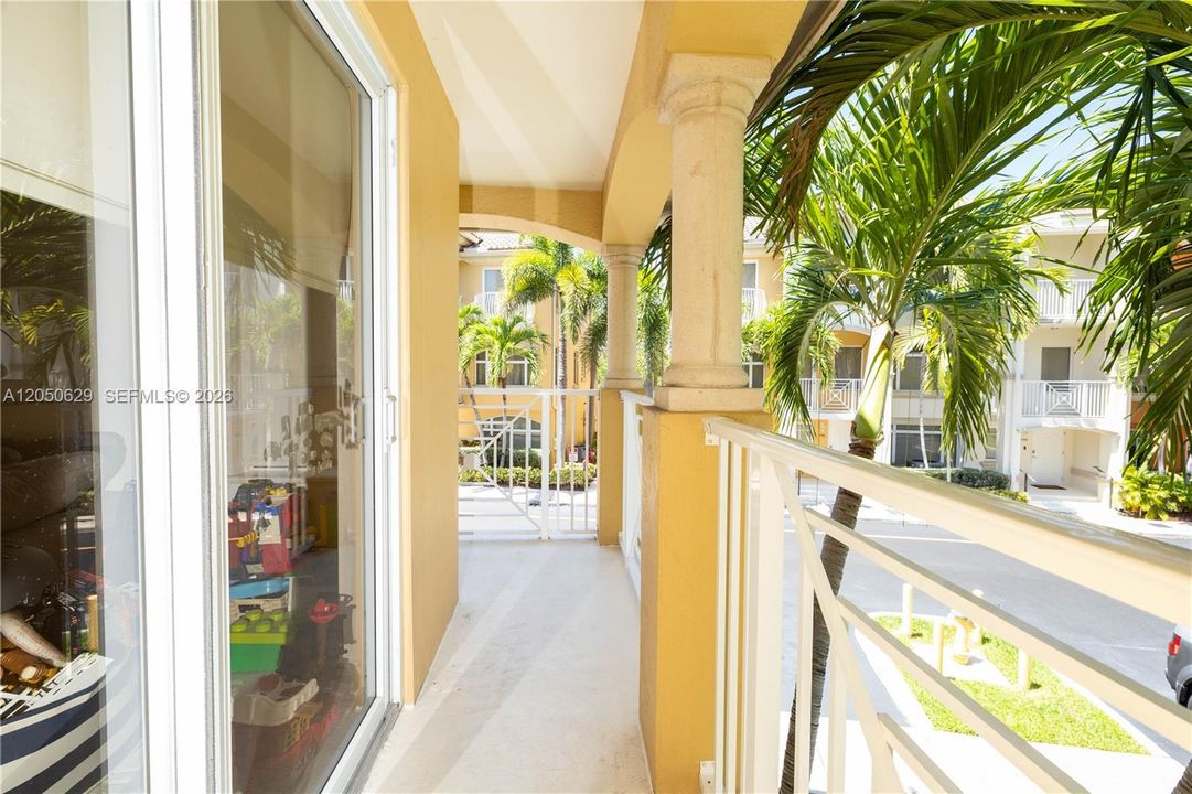 En Venta: $739,000 (3 camas, 2 baños, 1797 Pies cuadrados)