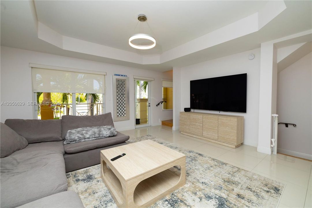 En Venta: $739,000 (3 camas, 2 baños, 1797 Pies cuadrados)