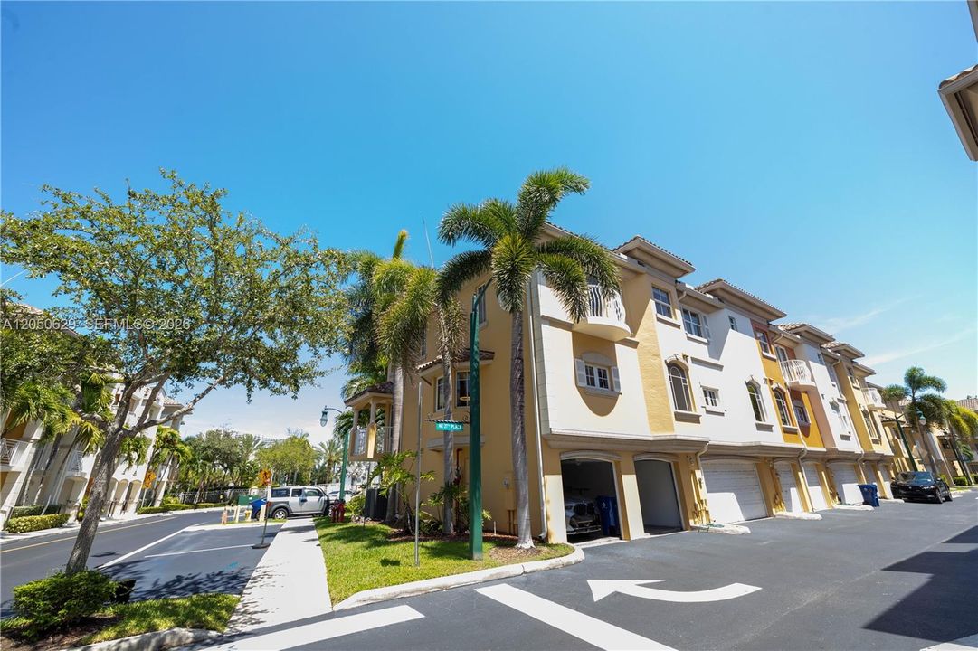 En Venta: $739,000 (3 camas, 2 baños, 1797 Pies cuadrados)