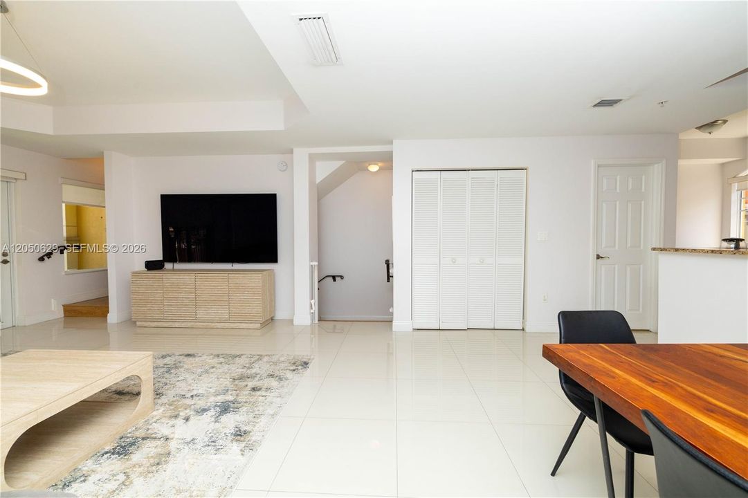 En Venta: $739,000 (3 camas, 2 baños, 1797 Pies cuadrados)