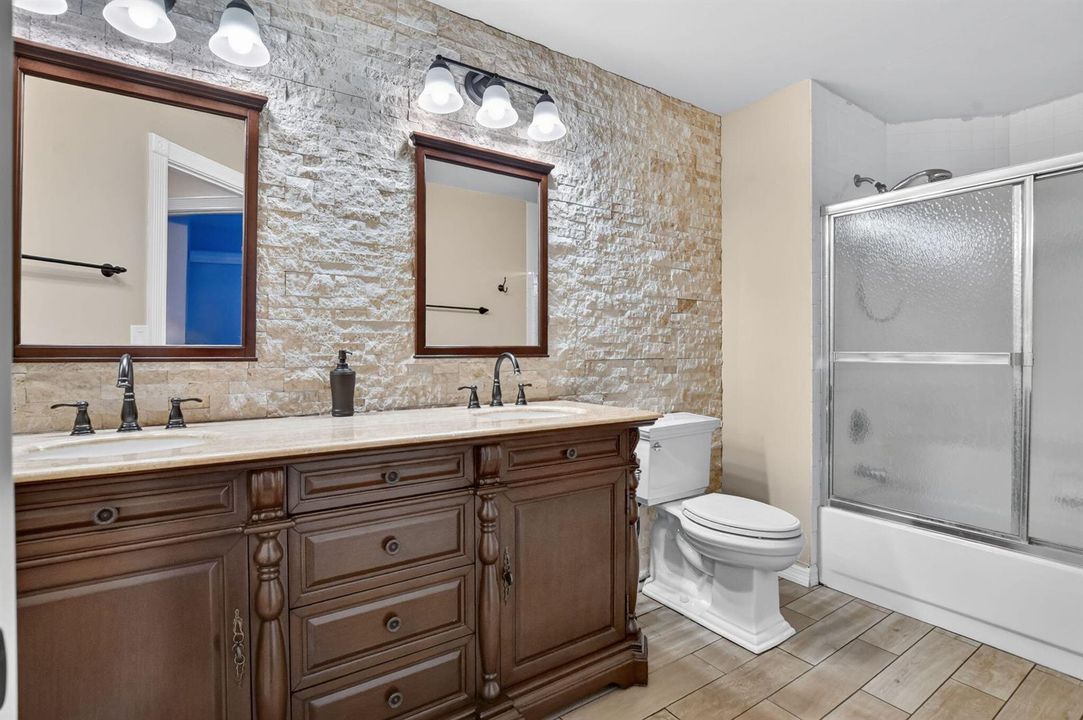 Upstairs guest bathroom