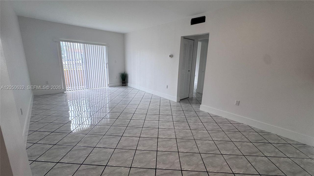 В аренду: $1,950 (2 спален, 1 ванн, 725 Квадратных фут)