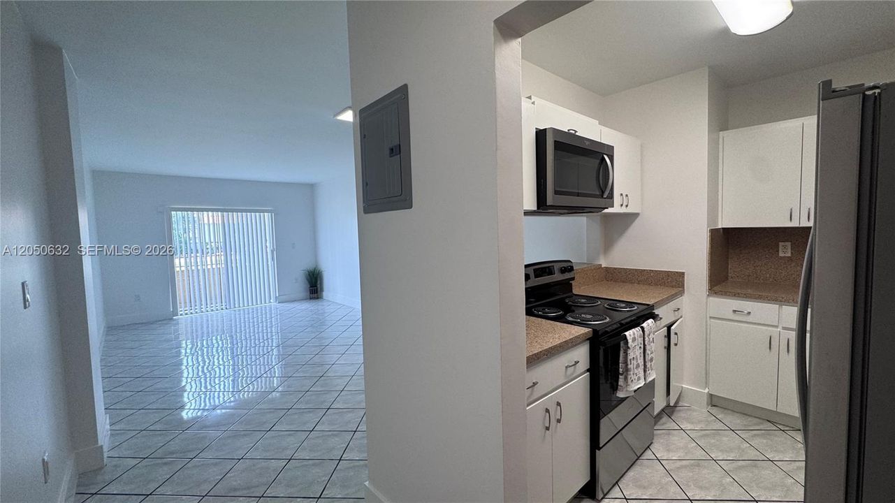 В аренду: $1,950 (2 спален, 1 ванн, 725 Квадратных фут)