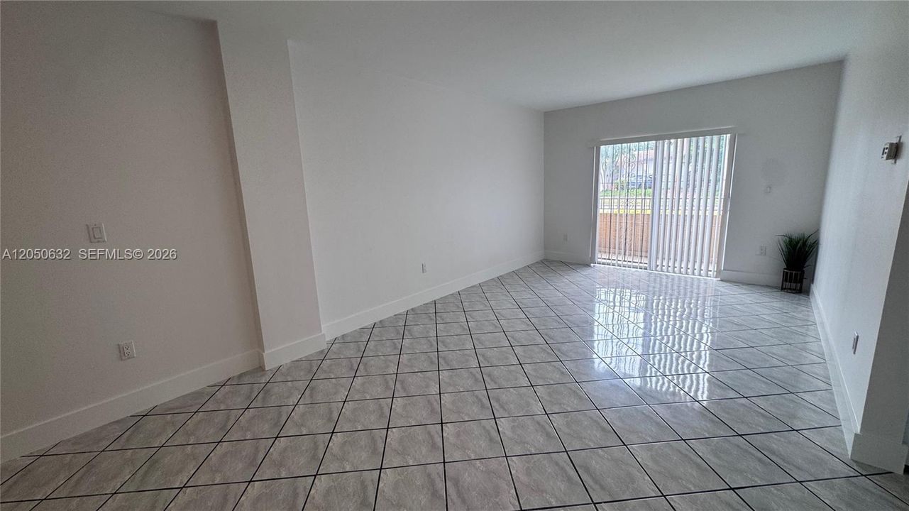 В аренду: $1,950 (2 спален, 1 ванн, 725 Квадратных фут)