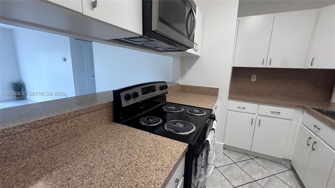 В аренду: $1,950 (2 спален, 1 ванн, 725 Квадратных фут)