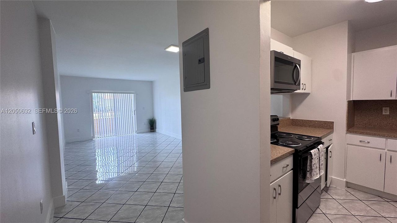 В аренду: $1,950 (2 спален, 1 ванн, 725 Квадратных фут)