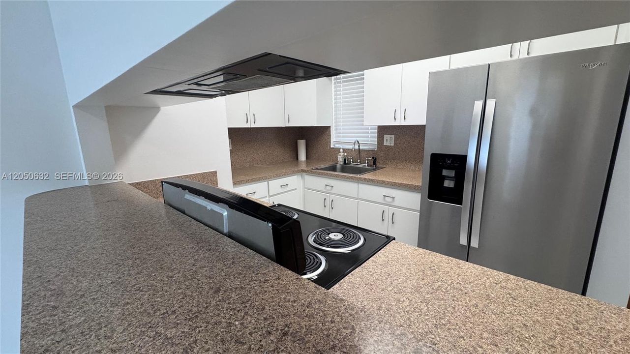 В аренду: $1,950 (2 спален, 1 ванн, 725 Квадратных фут)