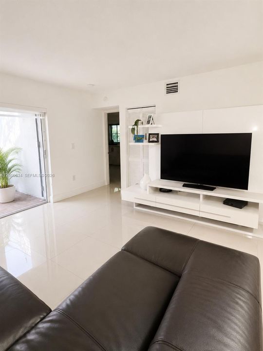 В аренду: $2,850 (3 спален, 2 ванн, 1120 Квадратных фут)